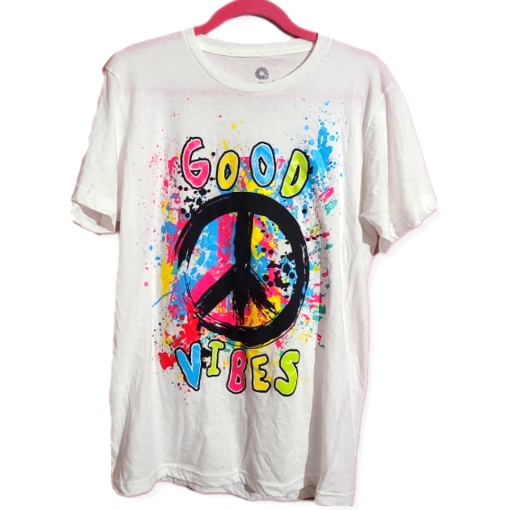 Good vibes, Akademiks tee shirt sizes M